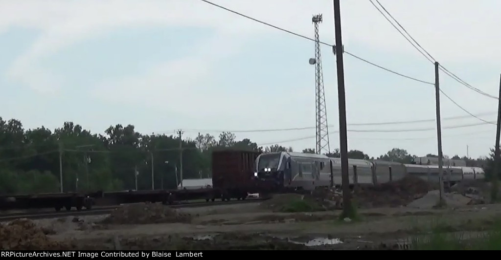 Amtrak passes CN A408